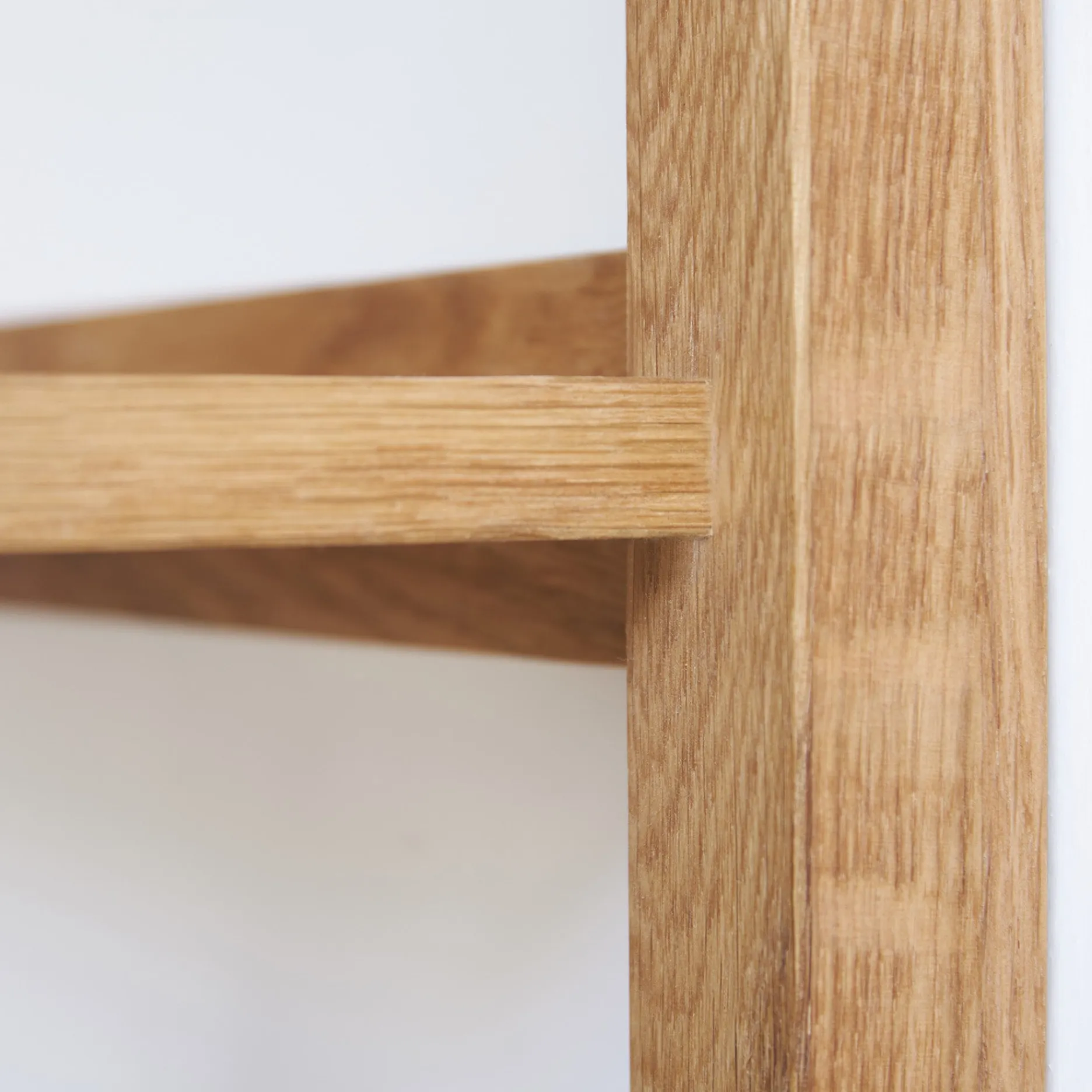 Furniture by Sinnerup Hylder-Akeru II væghylde 3H, FSC-certificeret egetræ