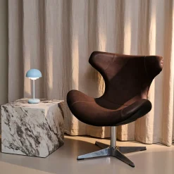 Furniture by Sinnerup Loungestole-Kato loungestol læder m. chrome drejesokkel