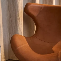 Furniture by Sinnerup Loungestole-Kato loungestol læder m. sort drejesokkel