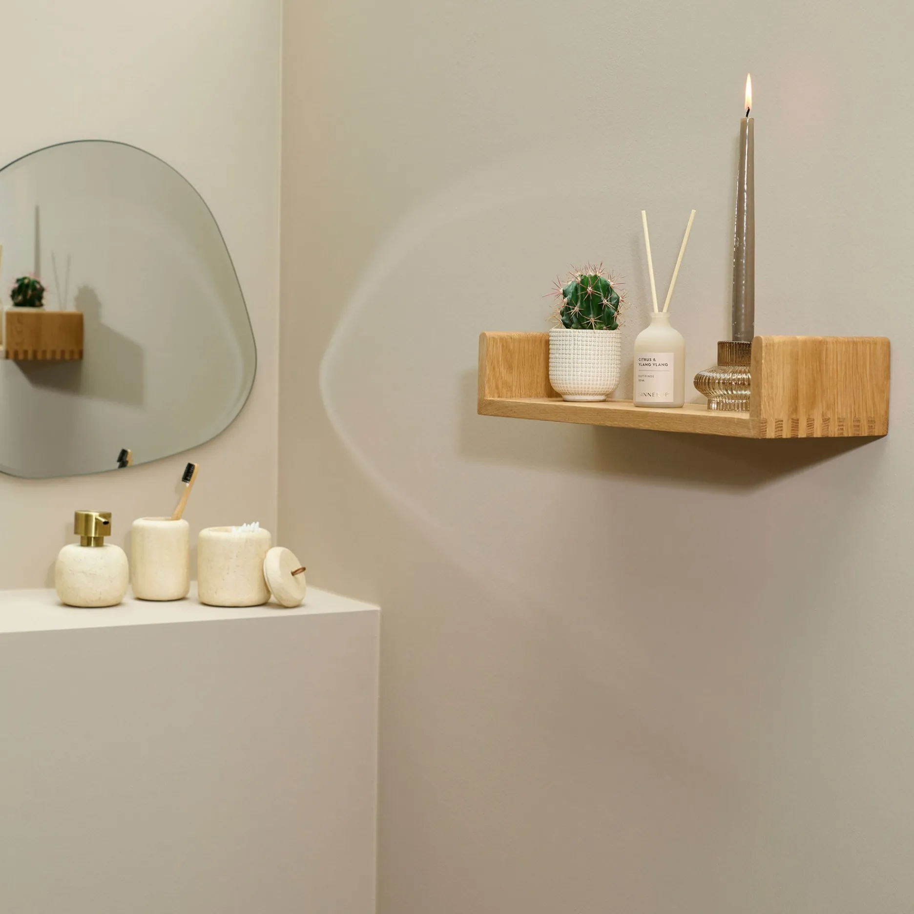 Furniture by Sinnerup Hylder-Keeper II U hylde olieret FSC-certificeret egetræ L50 cm