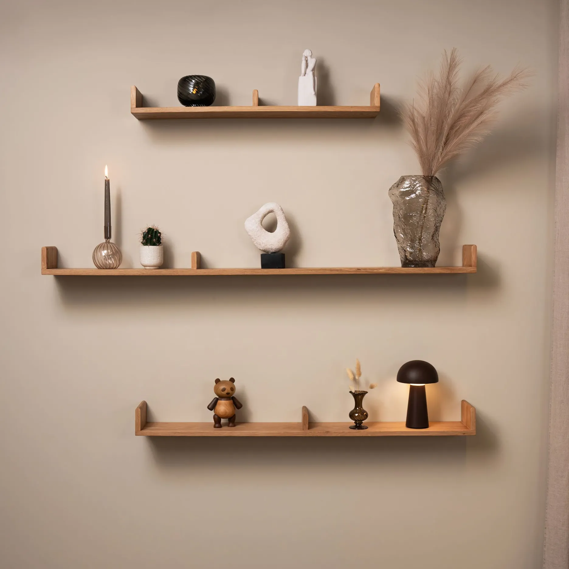 Furniture by Sinnerup Hylder-Keeper II U hylde olieret FSC-certificeret egetræ - L140 cm