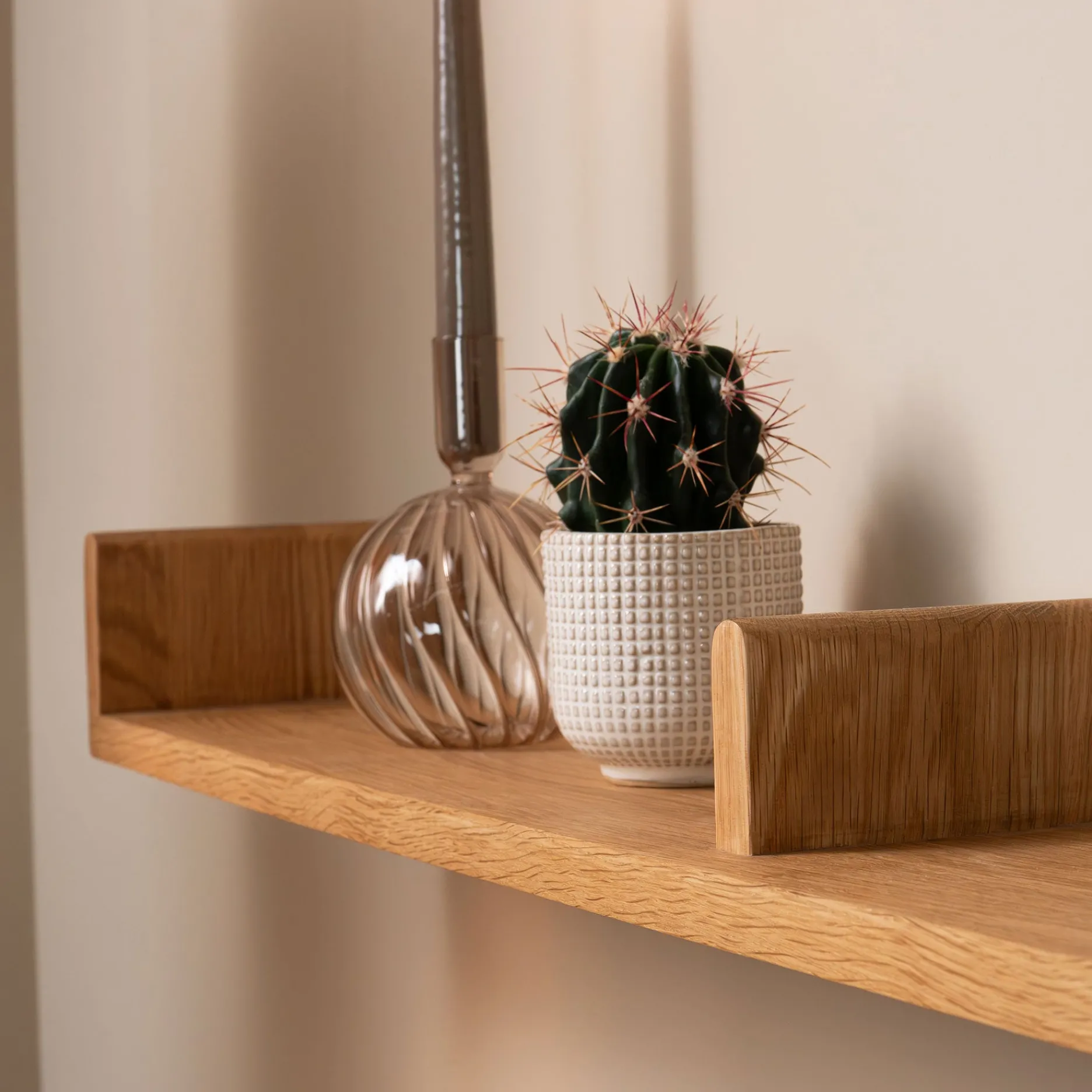 Furniture by Sinnerup Hylder-Keeper II U hylde olieret FSC-certificeret egetræ - L140 cm