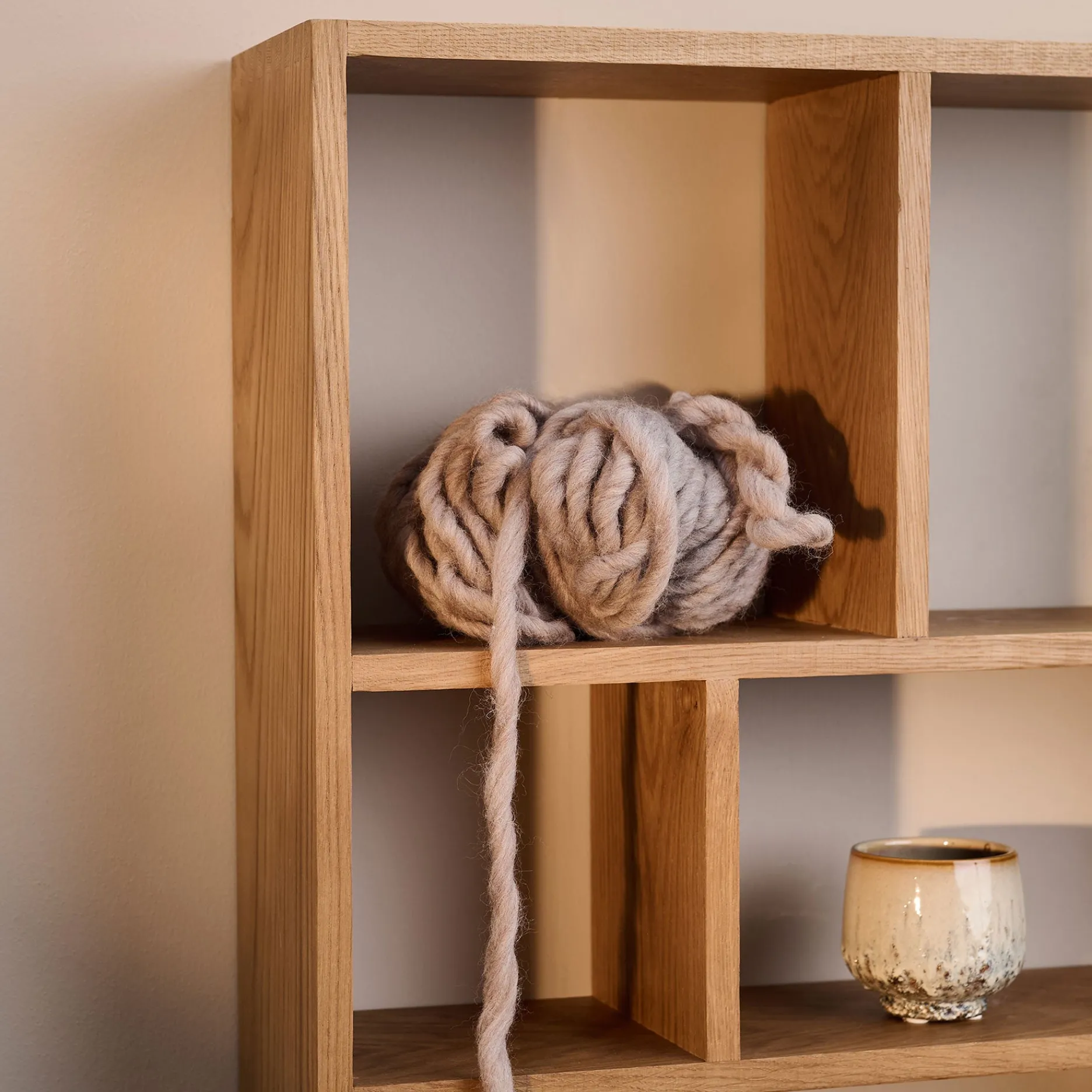 Furniture by Sinnerup Hylder-Keeper II væghylde, FSC certificeret egetræ 7D 70x70 cm