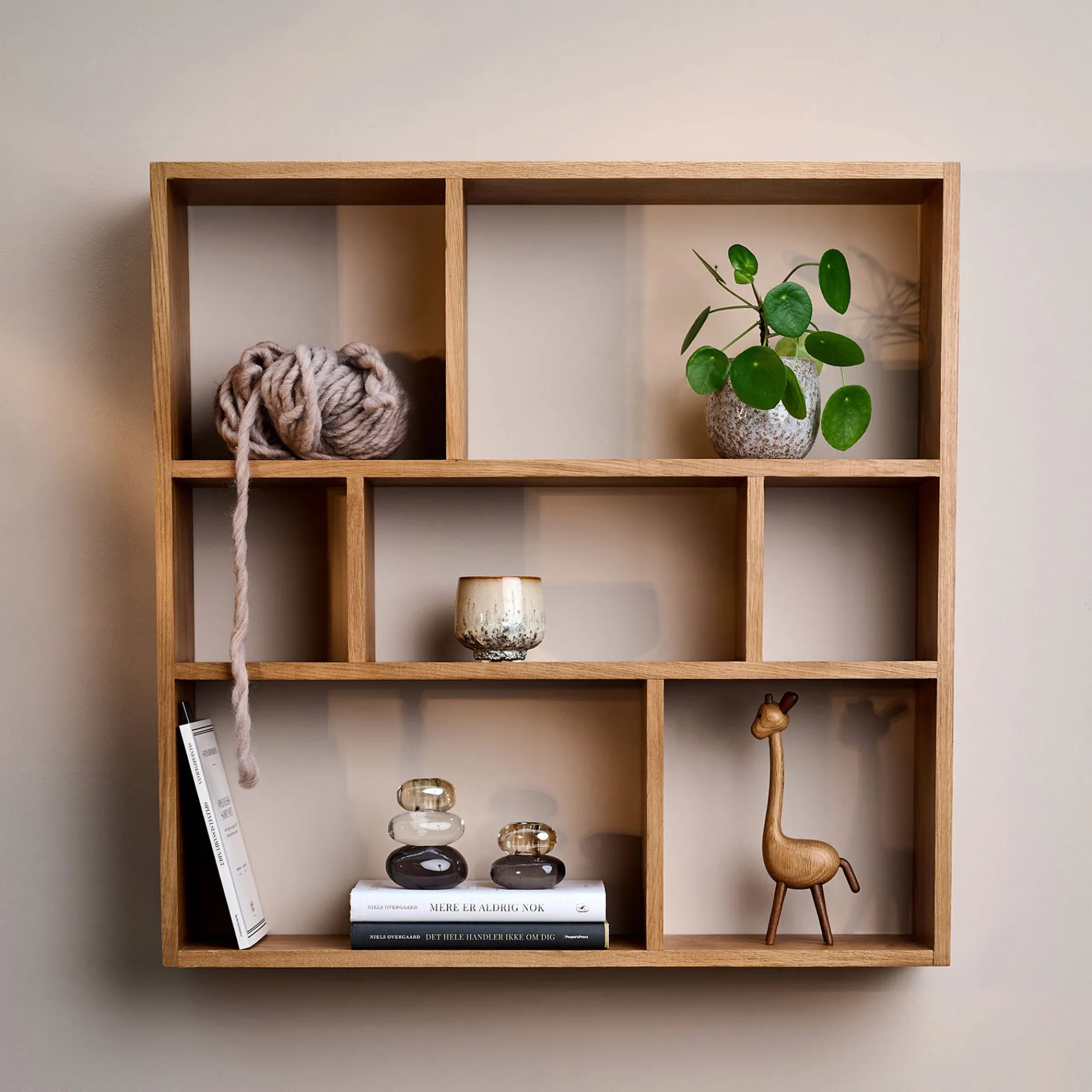 Furniture by Sinnerup Hylder-Keeper II væghylde, FSC certificeret egetræ 7D 70x70 cm