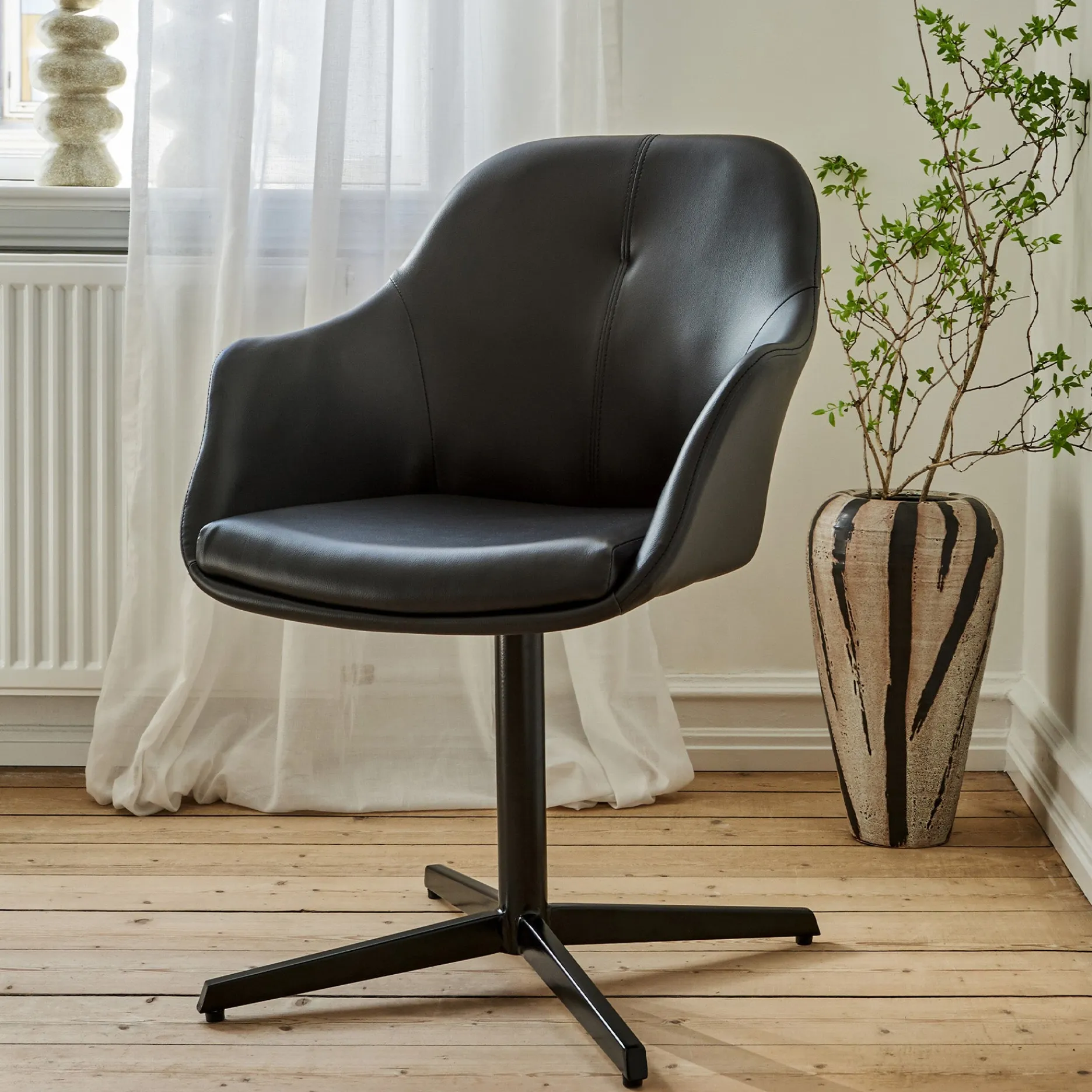 Furniture by Sinnerup Spisebordsstole-New Age læder m. drejefod