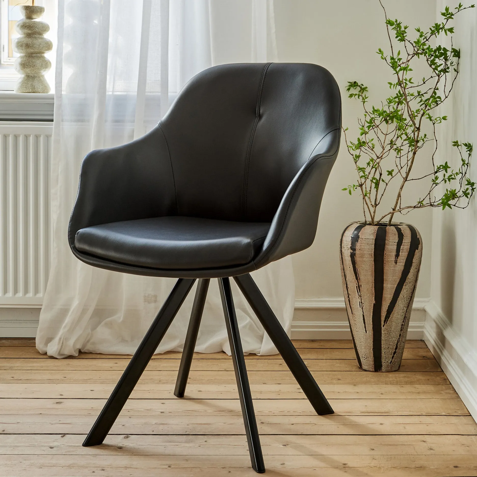 Furniture by Sinnerup Spisebordsstole-New Age PU m. drejeben