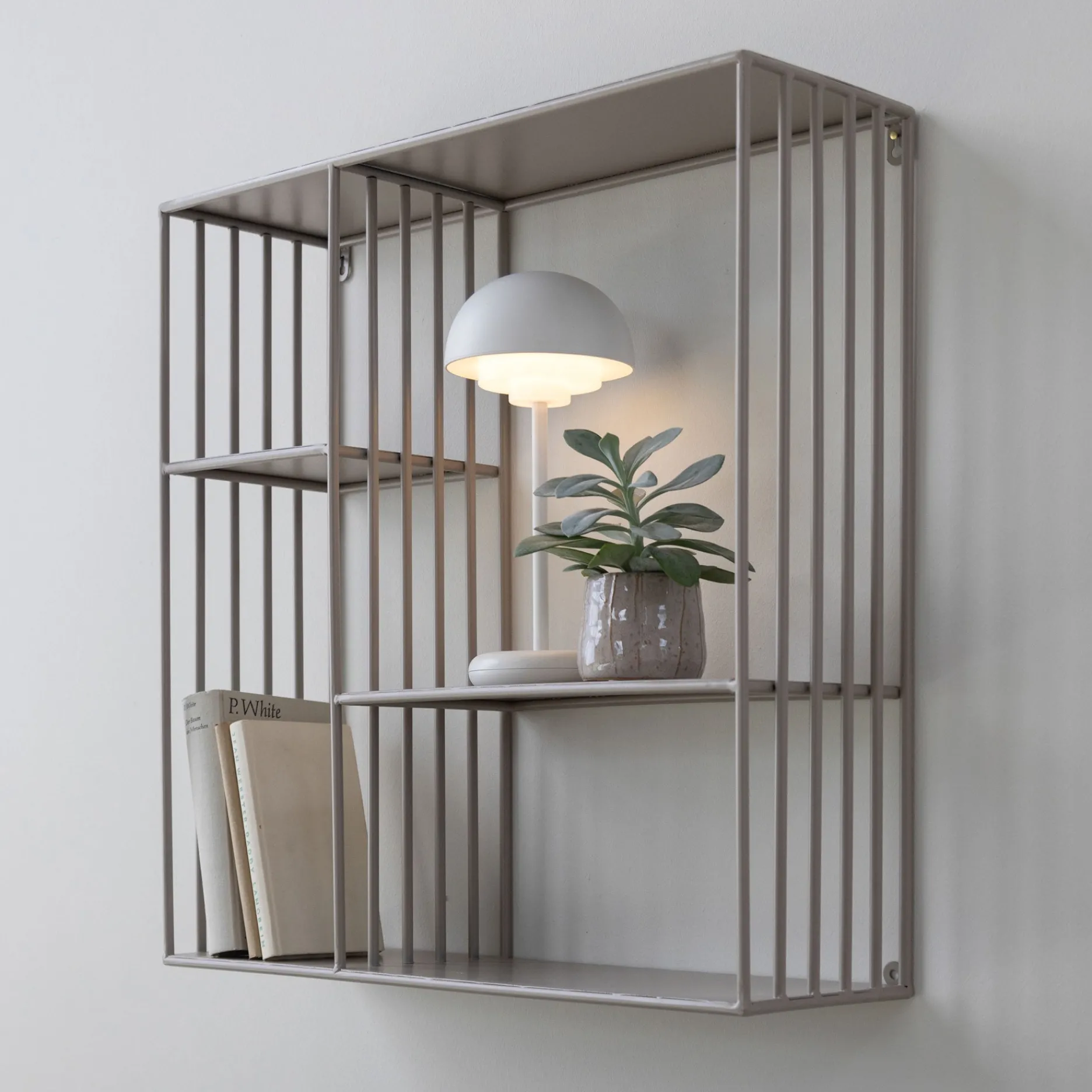 Furniture by Sinnerup Reoler-Nohr vægreol m. forskudte rum