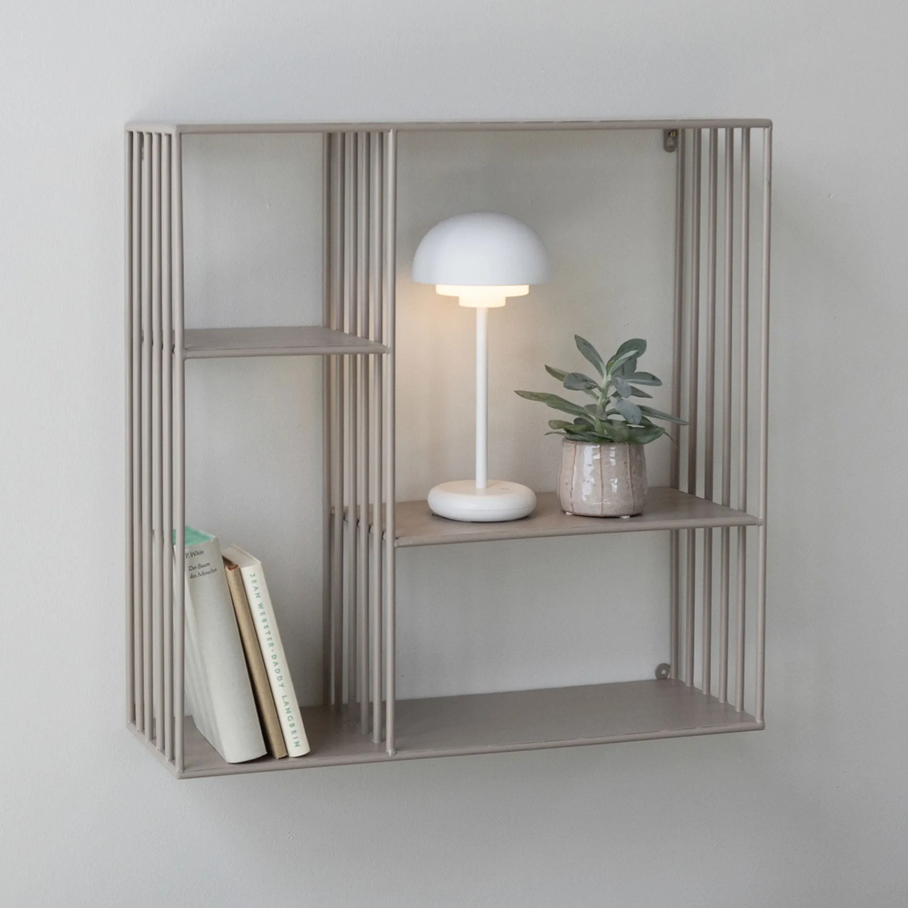 Furniture by Sinnerup Reoler-Nohr vægreol m. forskudte rum