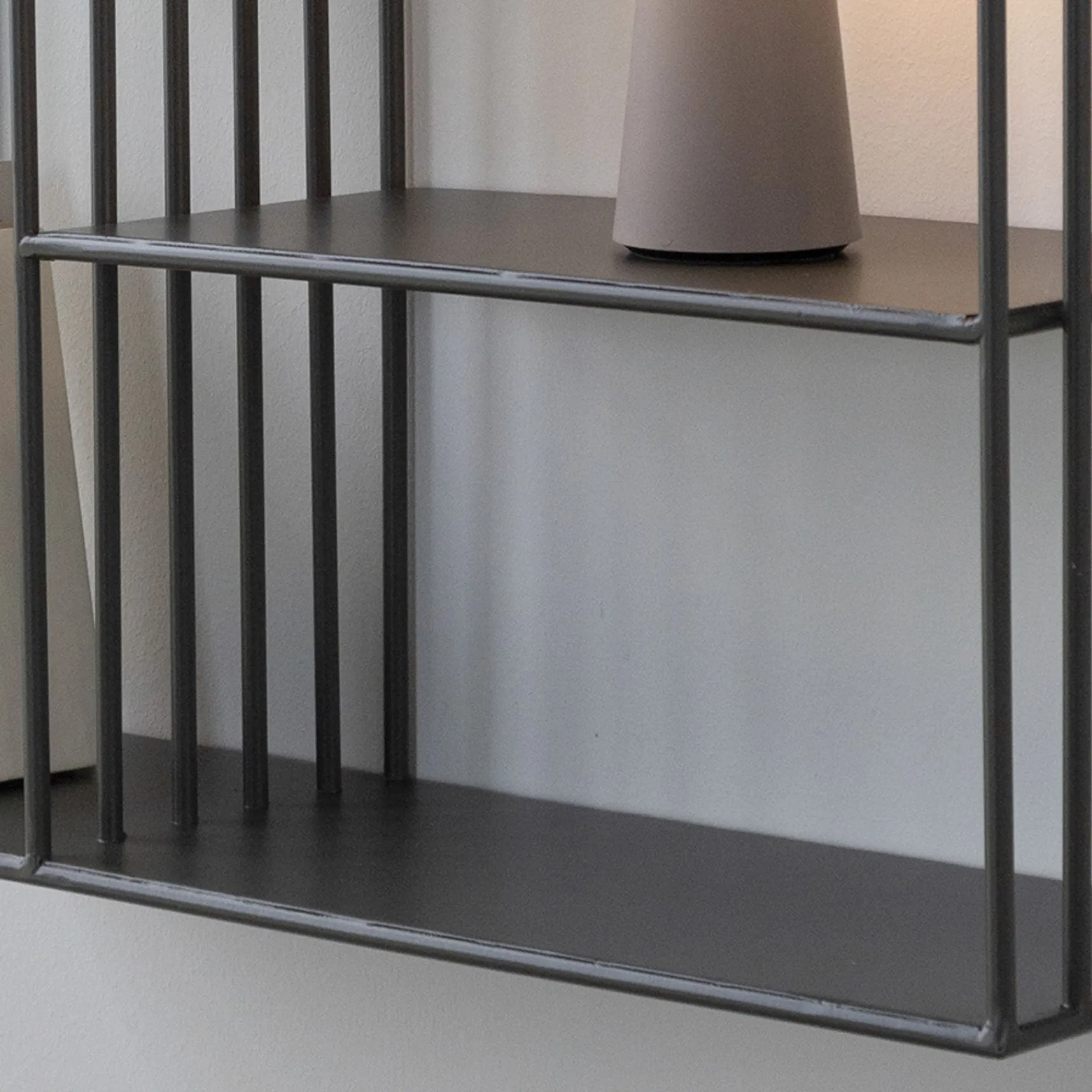 Furniture by Sinnerup Reoler-Nohr vægreol m. forskudte rum