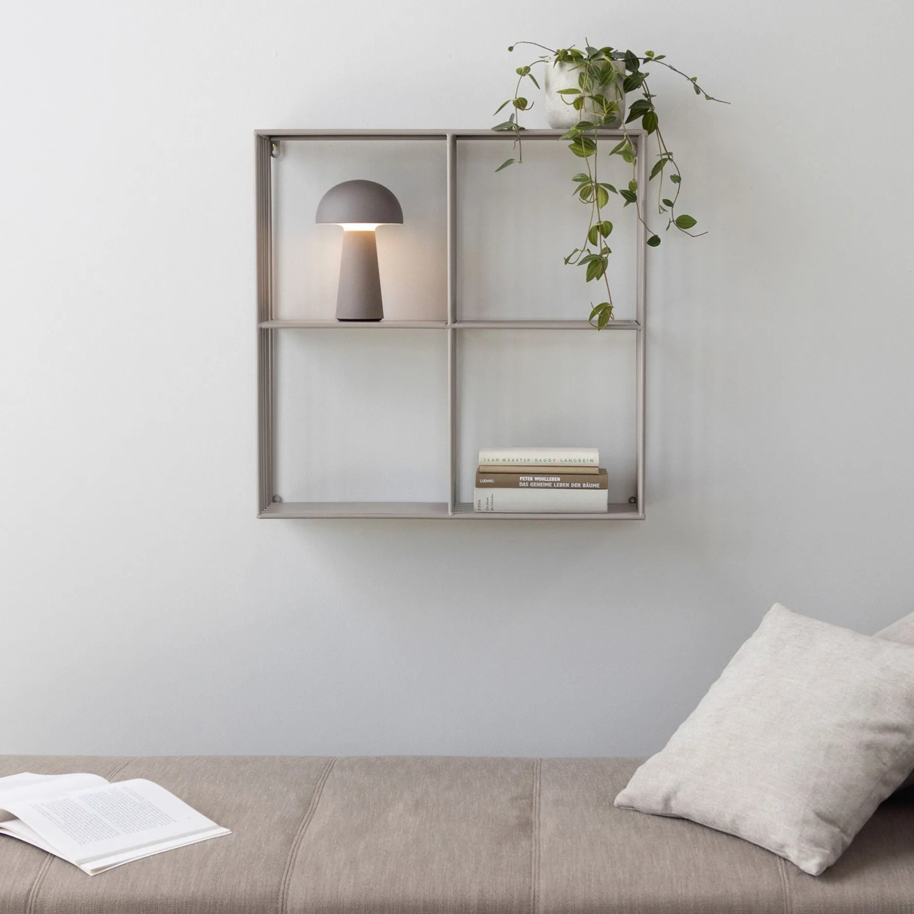 Furniture by Sinnerup Reoler-Nohr vægreol m. rum