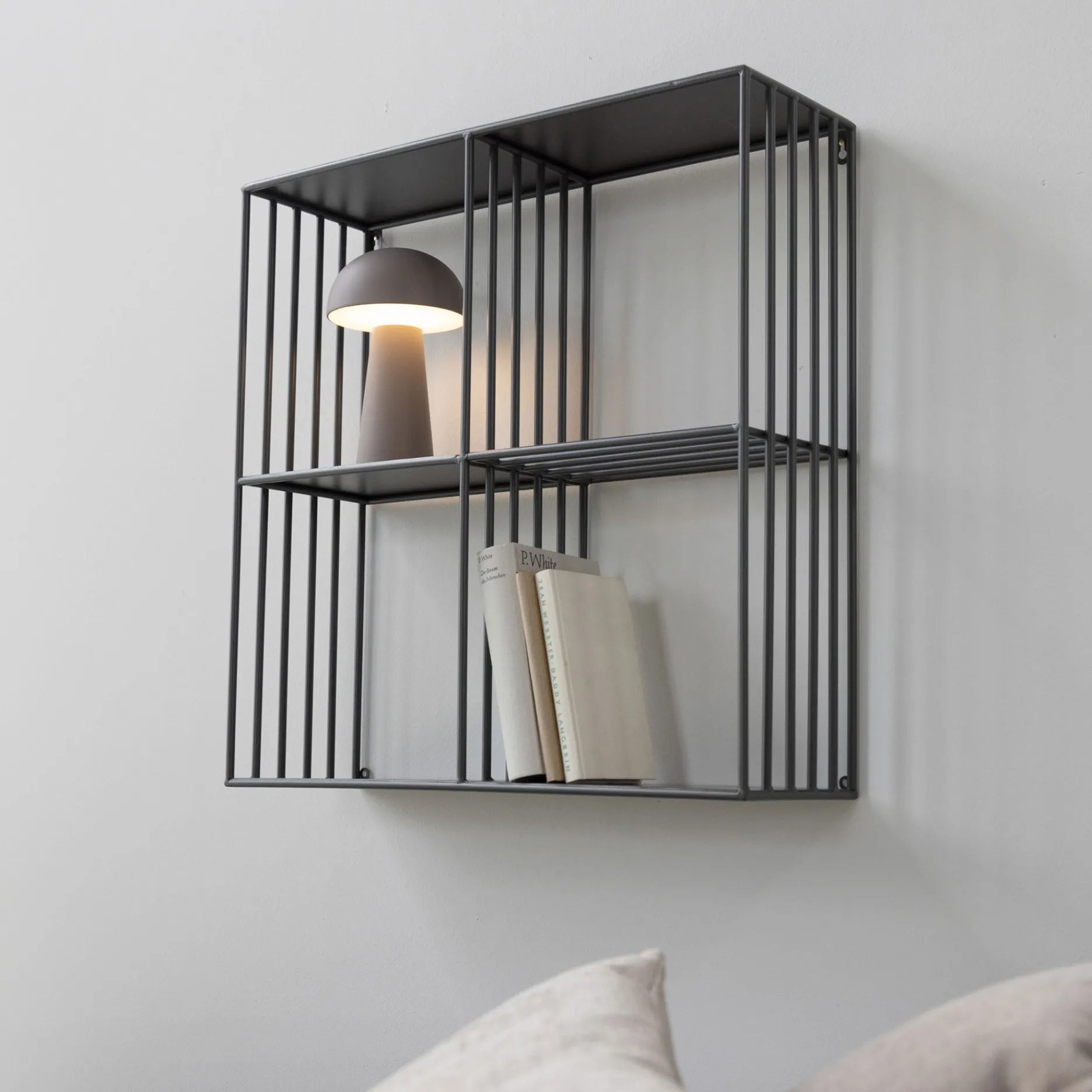 Furniture by Sinnerup Reoler-Nohr vægreol m. rum