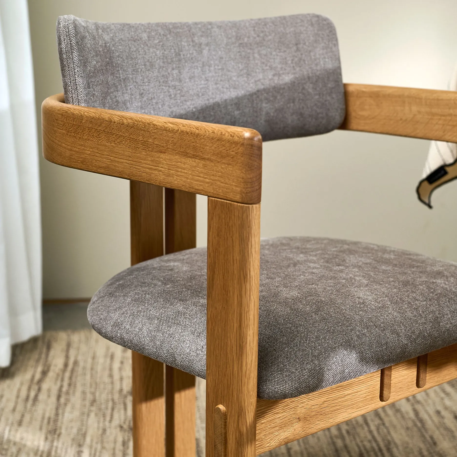 Furniture by Sinnerup Spisebordsstole-Osaka spisebordsstol m. armlæn