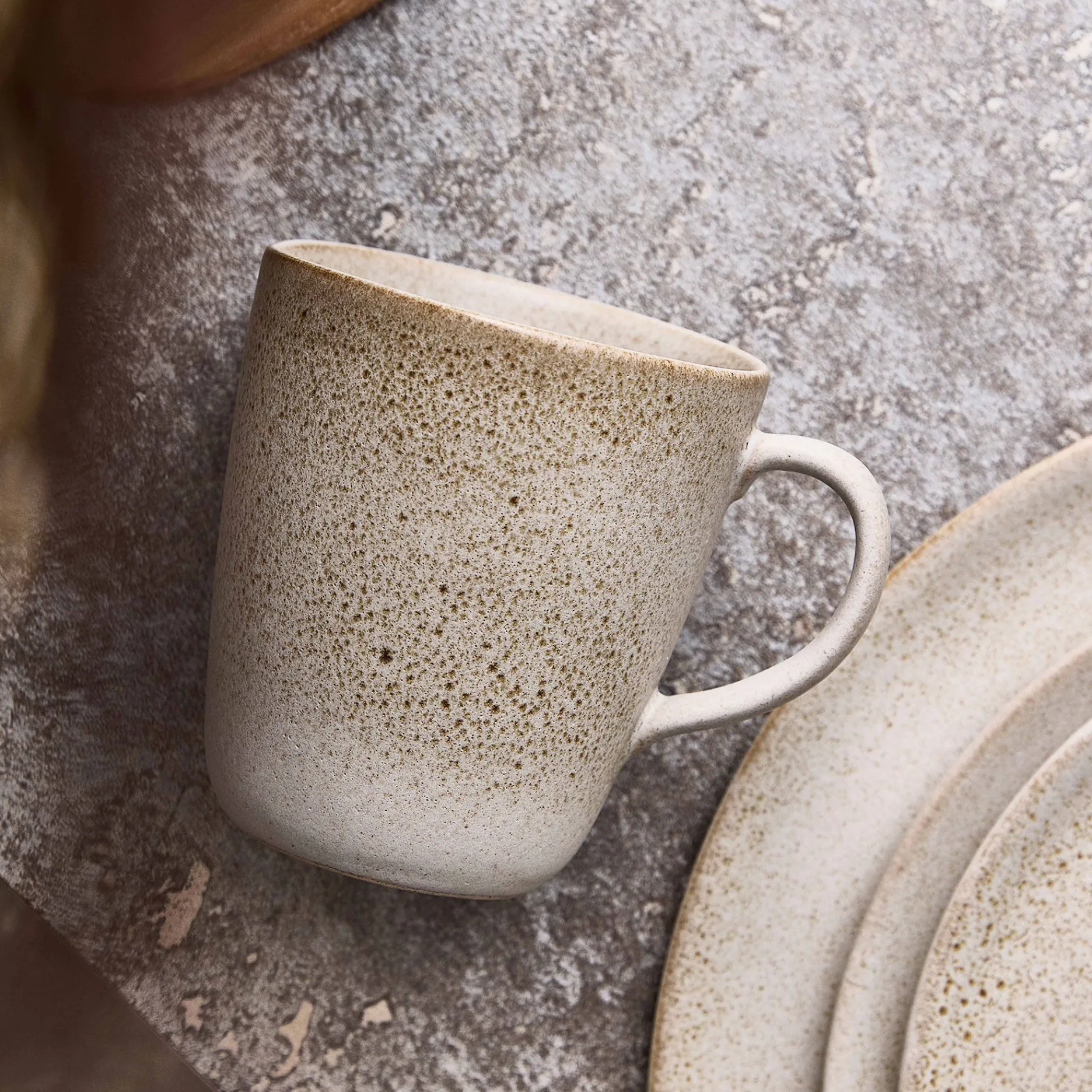 Aida Tilbud|Stel-RAW krus m/hank 35 cl sandy beige