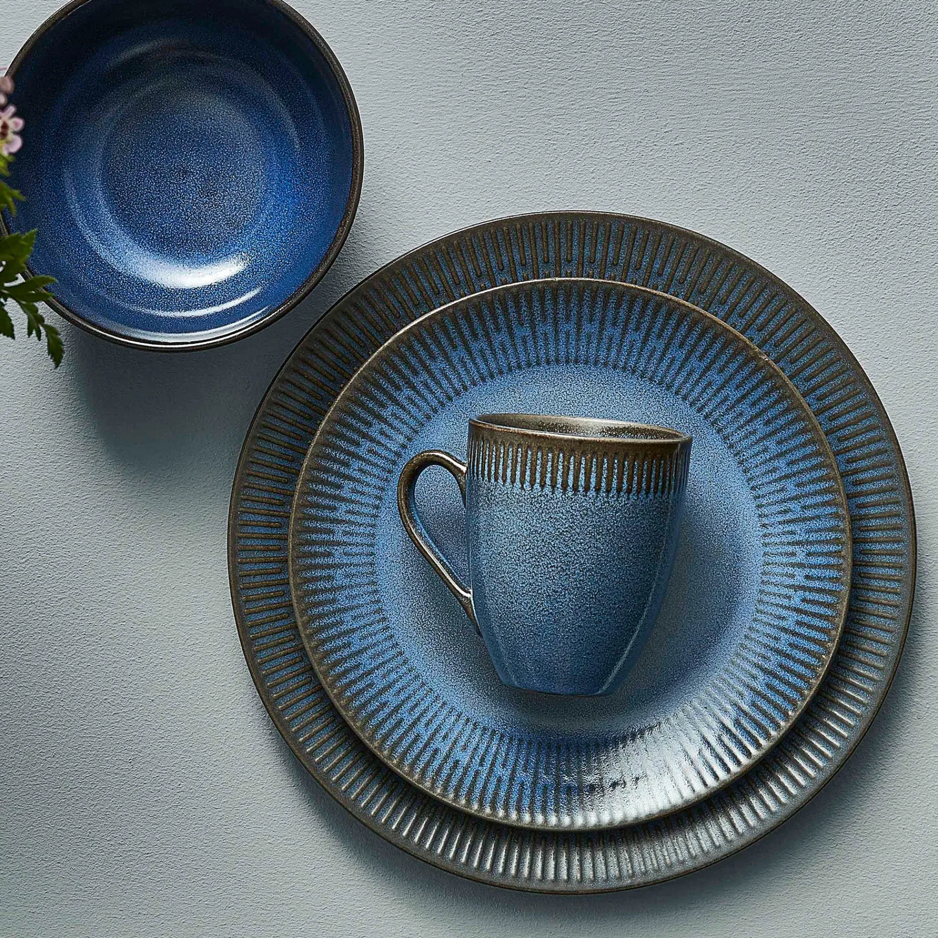 Aida Tilbud|Stel-Relief middagstallerken Ø27 cm stentøj blå