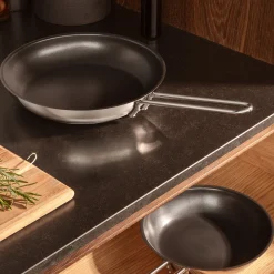 Eva Trio Pander-Stainless steel stegepande Ø28 cm Slip-Let
