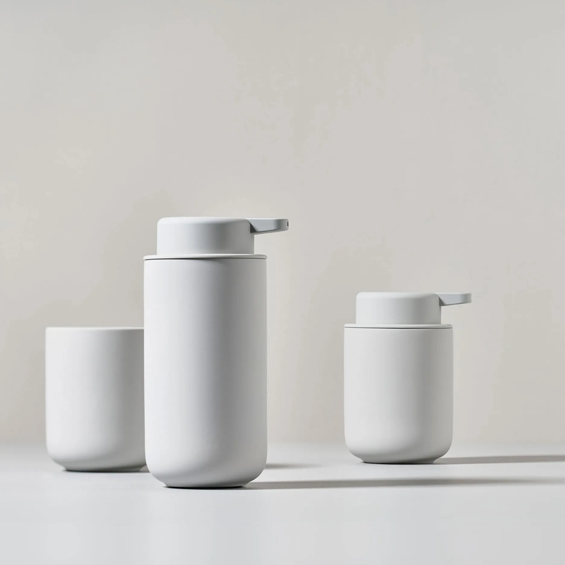 Zone Sæbedispensere|Sæbedispensere-Ume sæbedispenser H12,8 cm soft grey