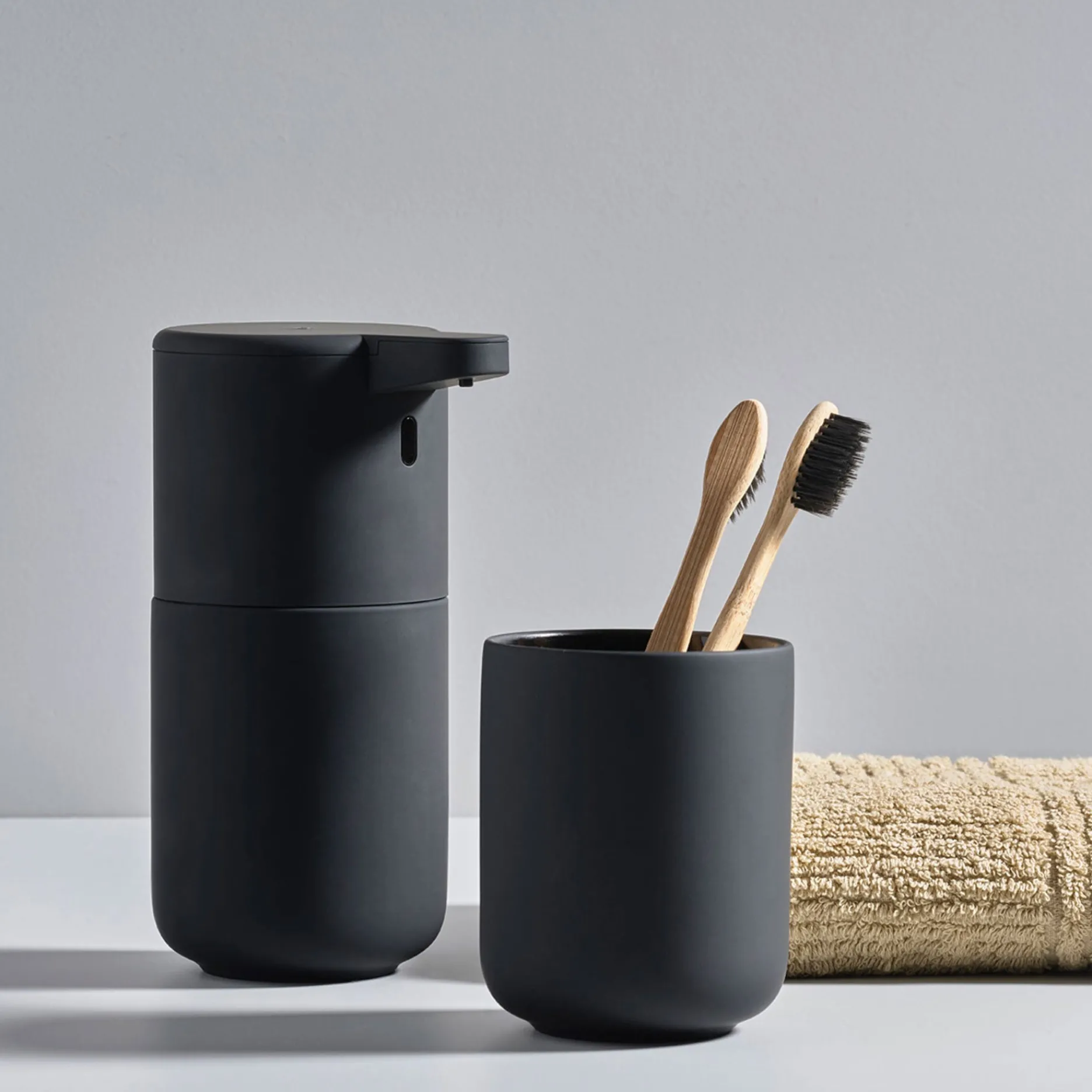 Zone Tandbørsteholdere-Ume tandbørstekrus black