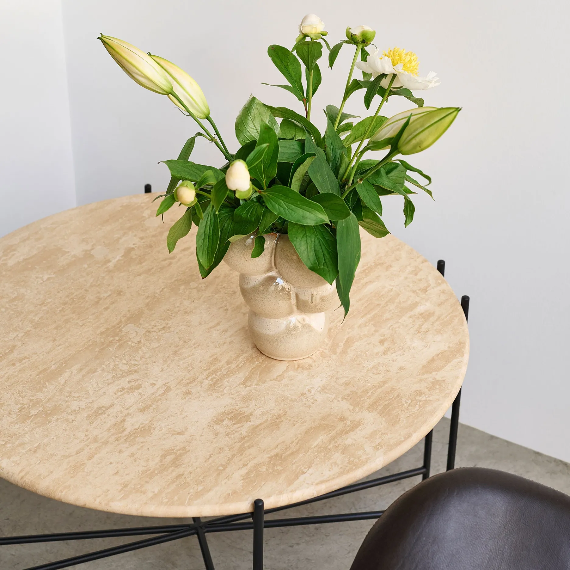 Furniture by Sinnerup Sofaborde-Viola III sofabord i travertin Ø80 cm