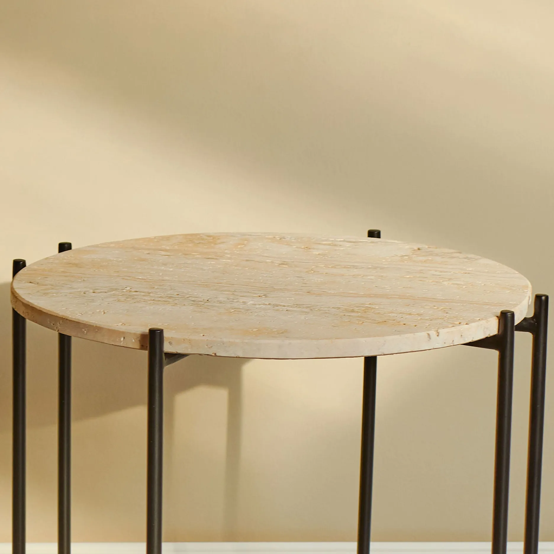Furniture by Sinnerup Sofaborde-Viola IIII sofabord i travertine Ø45 cm