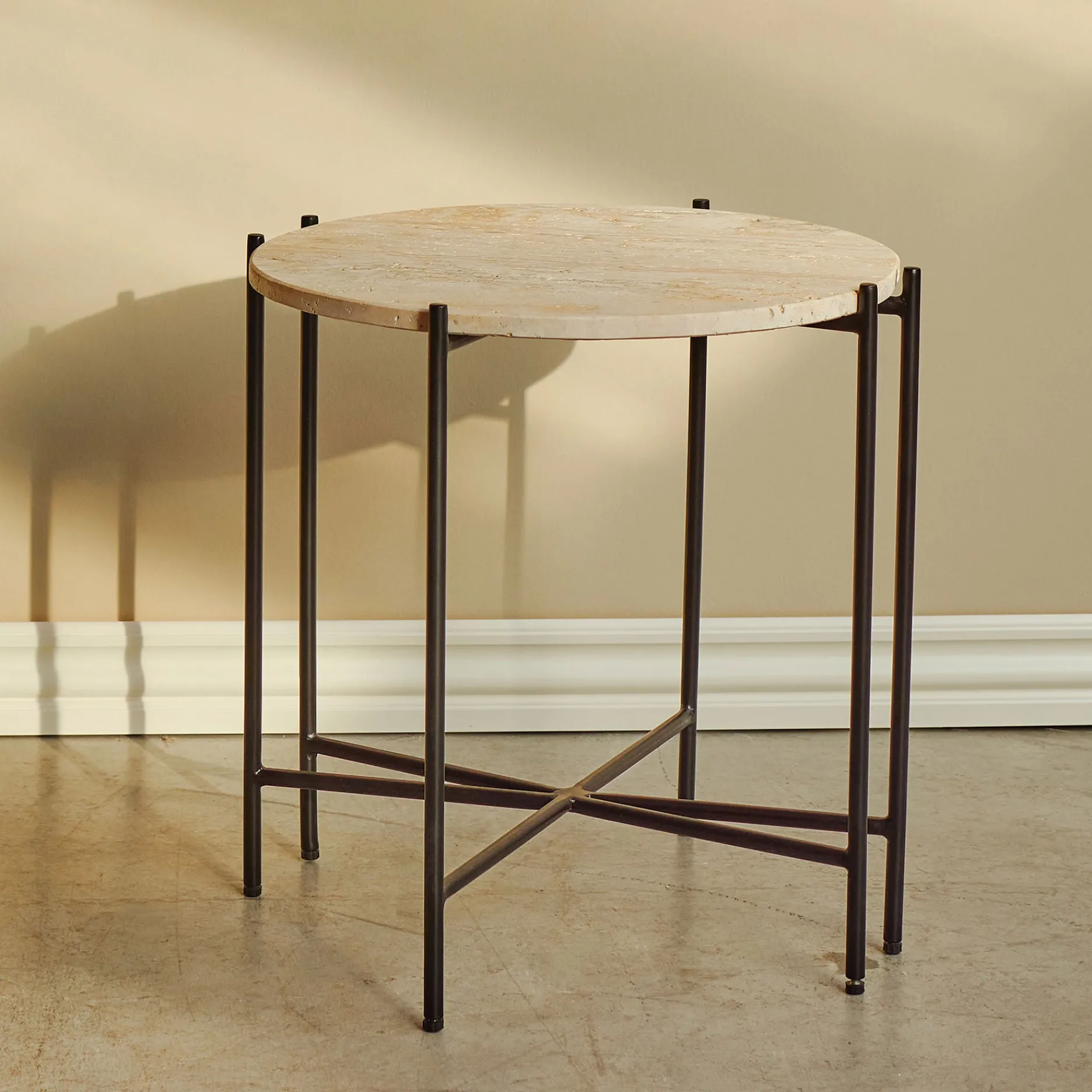 Furniture by Sinnerup Sofaborde-Viola IIII sofabord i travertine Ø45 cm