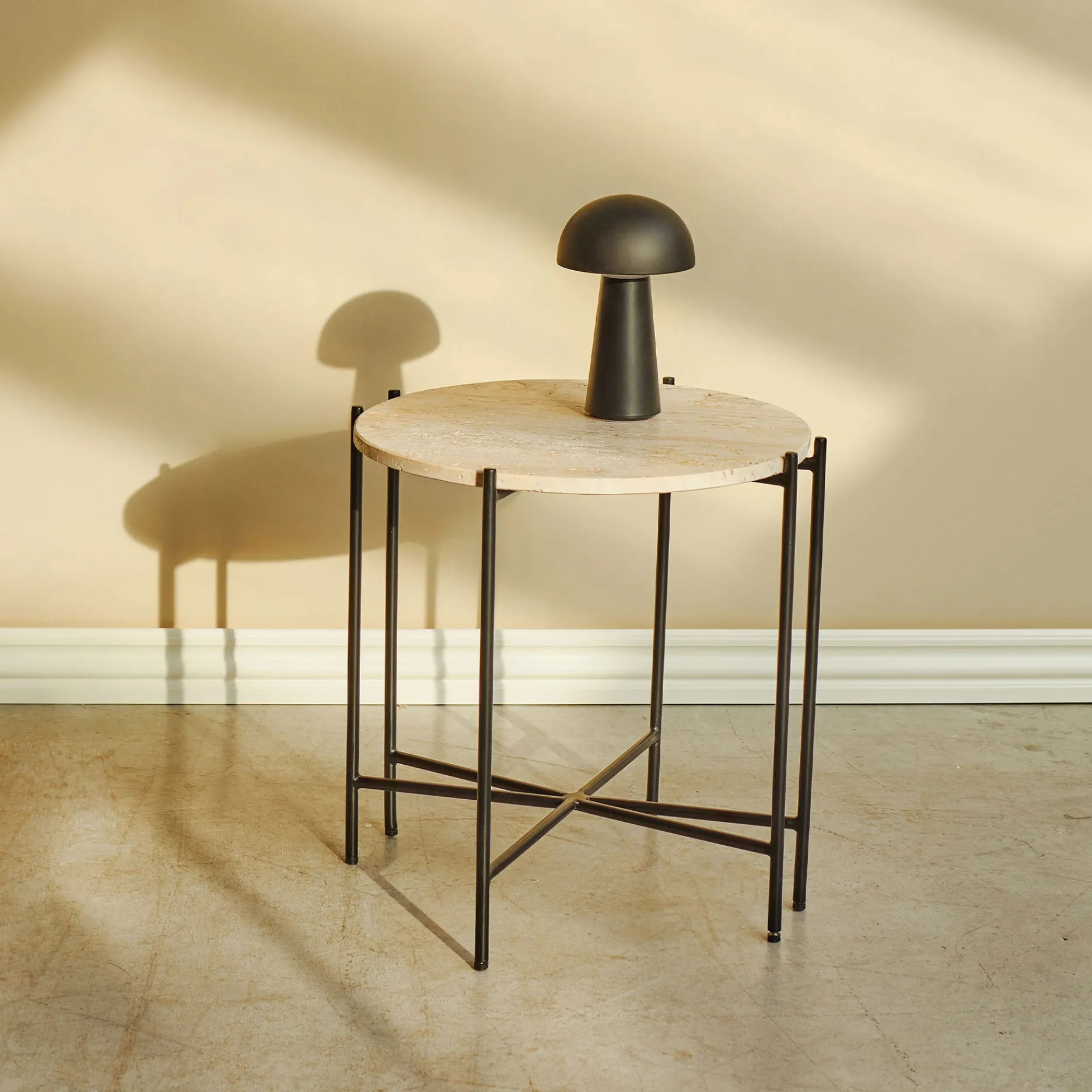 Furniture by Sinnerup Sofaborde-Viola IIII sofabord i travertine Ø45 cm