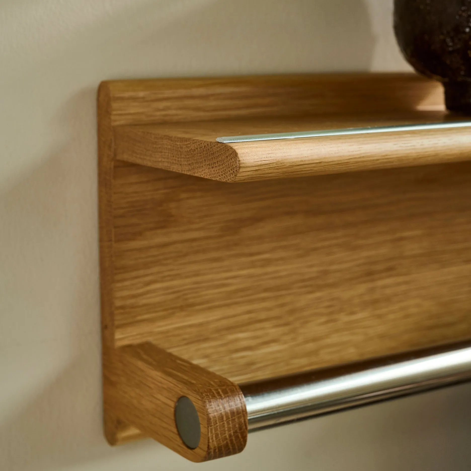 Furniture by Sinnerup Håndklæder-Wood II håndklædeholder i FSC certificeret egetræ, L60 cm