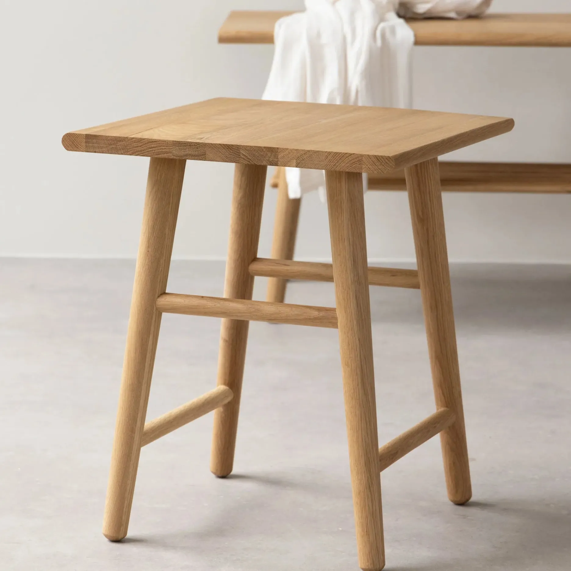 Furniture by Sinnerup Køkkenstole-Wood II taburet, FSC certificeret egetræ