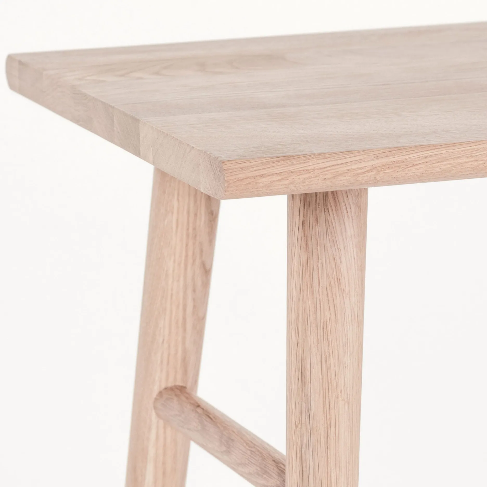 Furniture by Sinnerup Køkkenstole-Wood II taburet hvidpigmenteret FSC certificeret egetræ